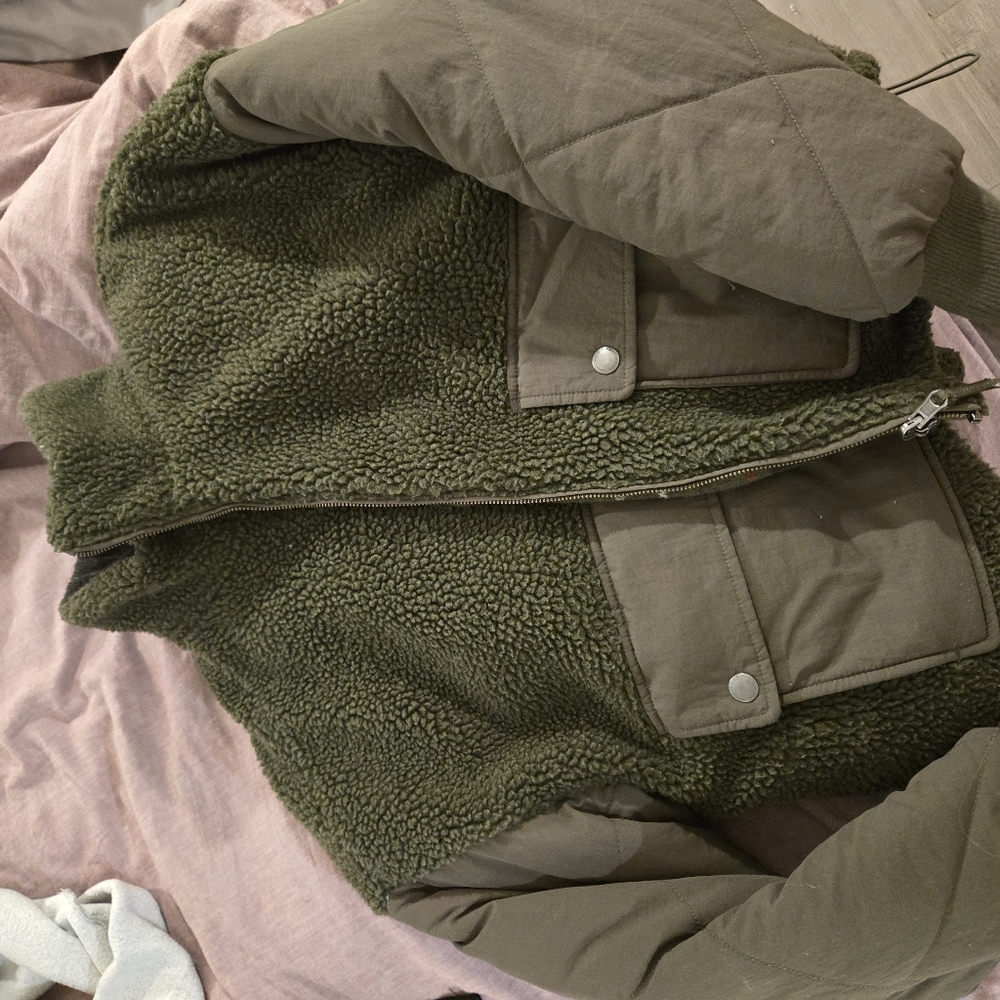 AE puffer jacket - Picture 3 of 4